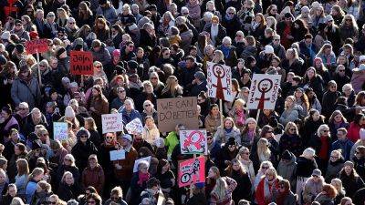 В Исландии прошла забастовка против гендерного неравенства и насилия