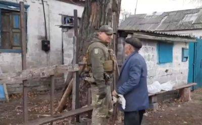 Полицейские привезли самое необходимое жителям деоккупированных сел Луганщины