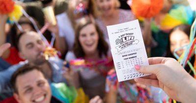 "Подарила миллион": уборщица нашла давно потерянный лотерейный билет (фото)