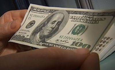 Доллар штормит на полную: обменки и банки обновили курс валют на четверг, 26 октября
