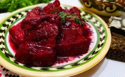 Готовим украинскую шпундру: рецепт необычного блюда из свеклы, хрена и свинных ребер