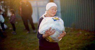 Жителям Луганской области выдают бесплатную гуманитарную помощь: продукты питания, средства гигиены — как и где получить - cxid.info - Луганская обл.