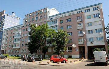 В Минске с молотка продают большую квартиру в доме возле парка Победы