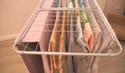 Иначе заведется черная плесень: как правильно сушить одежду в квартире в холодное время года