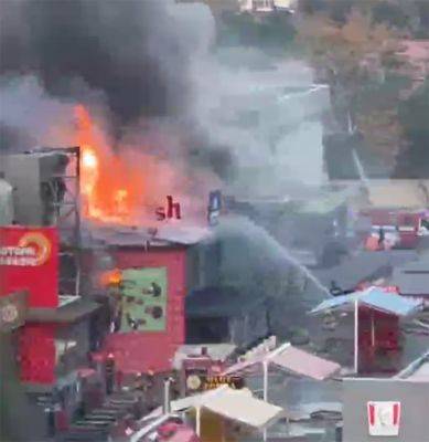 В торговом комплексе "Экобазар Беруни" произошел пожар. Видео