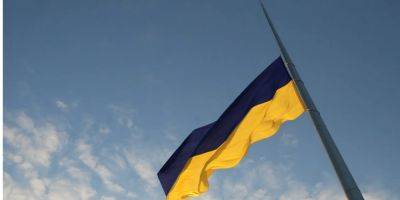 В Киеве непогода повредила самый большой флаг Украины