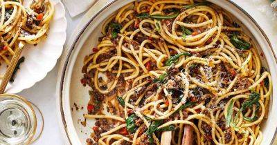 Настоящий вкус Италии: рецепт спагетти с грибами и мясным фаршем
