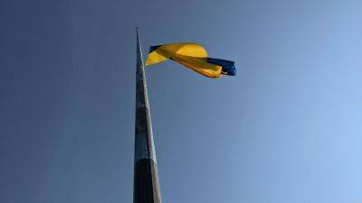 В Харькове вернули на место государственный флаг