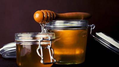 Он не будет засахариваться и портиться: как на самом деле нужно хранить мед