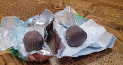 Можно ли кушать шоколад с белым налетом: ответ доктора медицинских наук удивил