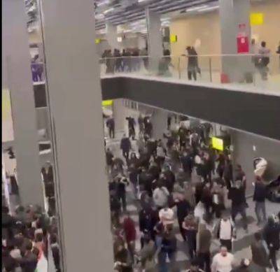 Протестуют против приезда евреев из Тель-Авива: в столице Дагестана толпа пыталась снести ограждение аэропорта