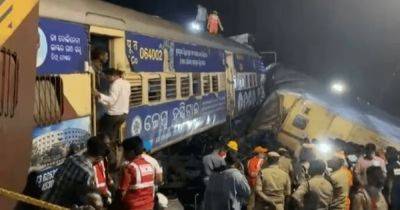 Пострадали более 100 человек: в Индии на железной дороге столкнулись поезда (видео)