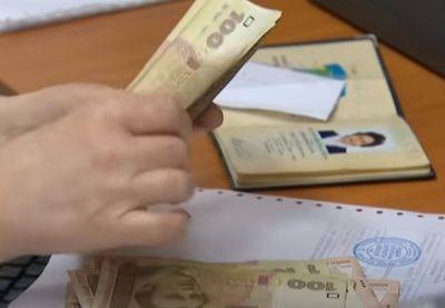 Украинцам раздадут по 1000 грн: кто уже может обратиться за деньгами