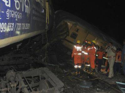 В Индии столкнулись два поезда: погибли 6 человек, 40 получили ранения