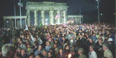 33-я годовщина объединения Германии: историческое воссоединение ГДР и ФРГ в 10 архивных фото