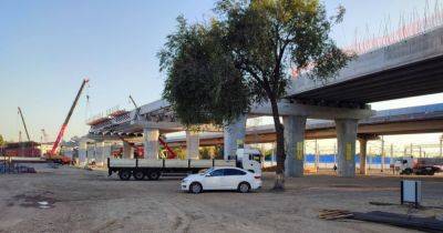 В Ташкенте запустили бесплатную маршрутку через ранее закрытый для общественного транспорта мост возле аэропорта
