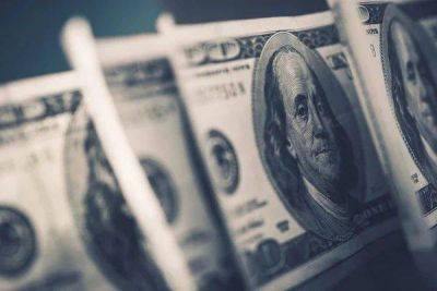 Курс валют на 3 октября: Доллар в обменниках подорожал на 17 копеек
