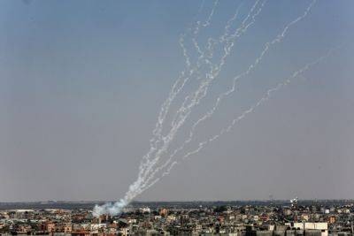 Исламский джихад запустил десятки ракет из Газы в Средиземное море