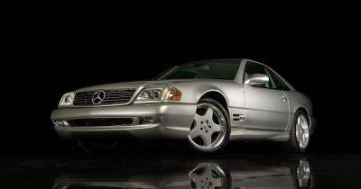 Раритет из 2000-х: обнаружен 23-летний спорткар Mercedes в состоянии нового авто (фото)
