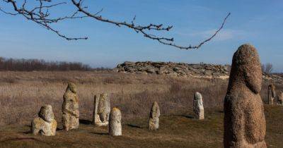 Украли из "Каменной могилы": в Крыму оккупанты открыли выставку тысячелетних экспонатов (фото)