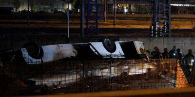 Sky News - Джордж Мелони - Возле Венеции с моста упал автобус: погиб как минимум 21 человек — фото, видео - nv.ua - Украина - Италия - Венеции - Венеция