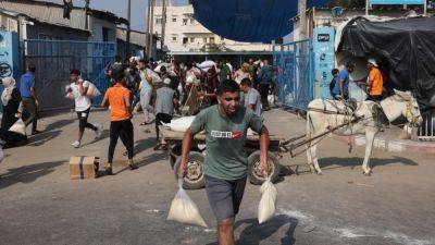 В сектор Газа в воскресенье прошли 33 грузовика с гуманитарной помощью