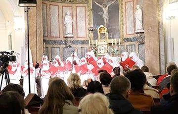 В Варшаве в «Ночь расстрелянных поэтов» прошел концерт «Вольнага хору»