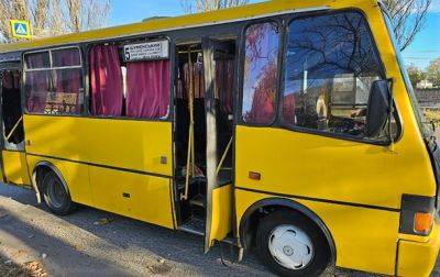 Россияне обстреляли автобус с пассажирами в Херсоне