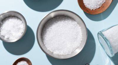 Чем вредна соль, можно ли употреблять морскую соль вместо обычной – объяснение врачей