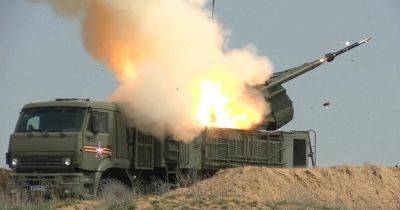 Боятся атак ВСУ: россияне разместили ПВО "Панцирь С-1" возле нефтебазы в Феодосии (видео)