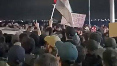 Погромы, "облава на евреев" и призывы к убийствам: что происходит сейчас в аэропорту Махачкалы (видео)