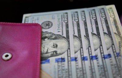 Курс доллара опустился до 92 рублей впервые со 2 августа