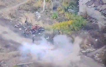 Видеофакт: два оккупанта «исчезли» после прямого попадания боеприпаса