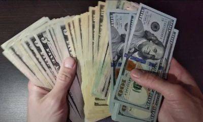 Доллар продолжает держать напряжение: обменки и банки обновили курс валют на вторник, 31 октября