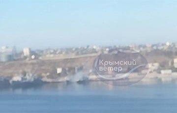 В бухте Севастополя дымит российский корабль