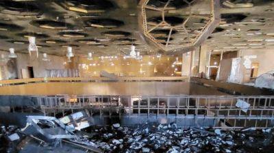 Россияне продолжают воевать с библиотеками: в Херсоне выгорел целый этаж