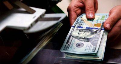 Рост курса доллара: аналитик назвал три риска для Украины