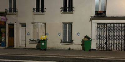 В Париже неизвестные обрисовали ряд домов звездами Давида