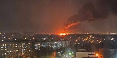 В Донецке крупный пожар, СМИ сообщают о «прилете» по составу с горючим РФ — видео