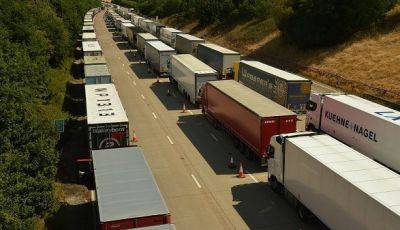 Польские перевозчики планируют устроить забастовку на границе с Украиной: какие требования