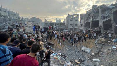 В лагере Джабалия на севере Газа десятки жителей стали жертвами ударов