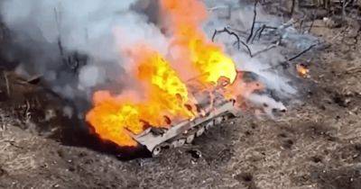 "Зрелищное видео": ВСУ с помощью дрона уничтожили российскую установку "Метеорит" (видео)