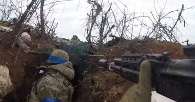 "Нам повезло": двое десантников почти в рукопашную захватили блиндаж с россиянами (видео)