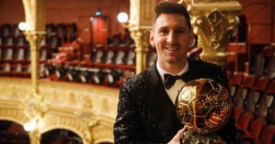 Обновил собственный рекорд: Лионель Месси в 8-й раз забрал награду "Золотой мяч" (видео)