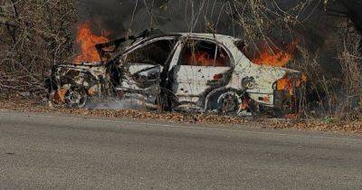 ВС РФ обстреляли центр Херсона: повреждены десять автомобилей, погиб мужчина (фото)