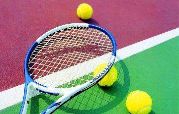 Австралийский теннисист взбесился на корте и выбил мяч в лицо судьи