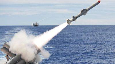 Россияне вывели два ракетоносителя в Азовское море