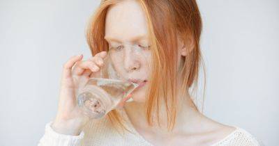 Начинайте день со стакана воды: 5 причин, почему это важно для вашего здоровья