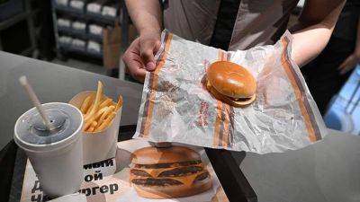 «Вкусно — и точка» повысила цены на бургеры на 10% из-за роста ставки НДС на них