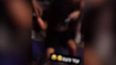 Видео: 13-летние девочки избили сверстницу возле "Азриэли" в Тель-Авиве и отобрали сумку